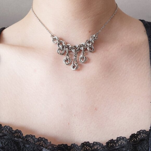 Goth romantic Mobius Rose chandelier choker necklace ✦ handmade chainmaille ✦ - Picture 7 of 8